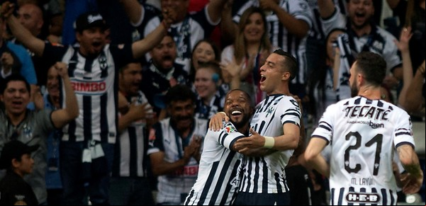 Rogelio Funes Mori volvió a hacer un golazo, pero Tigres amargó a Rayados con un blooper de Marcelo Barovero