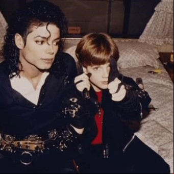 Los fans de Michael Jackson demandan a sus acusadores por "insultar su memoria"