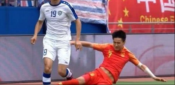 Fracturó a un rival jugando para su selección y pueden echarlo de su club