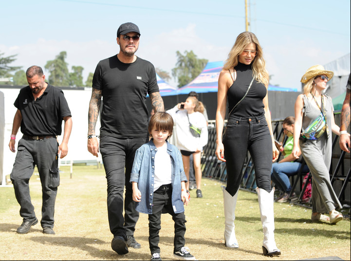 Marcelo Tinelli junto a Guillermina Valdés y Lorenzo en el Lollapalooza 2019, año en el que se presentó Cande Tinelli.