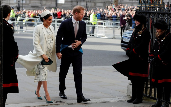 Futuros padres. Harry y Meghan llegan a un servicio en la Abadía de Westminster (AP)