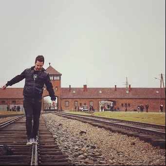 Selfies divertidas en Auschwitz no, por favor: respeten