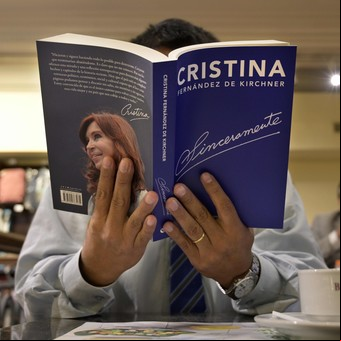 "Sinceramente": para Cristina Kirchner, entregarle la banda a Mauricio Macri hubiese sido un "acto de rendición"