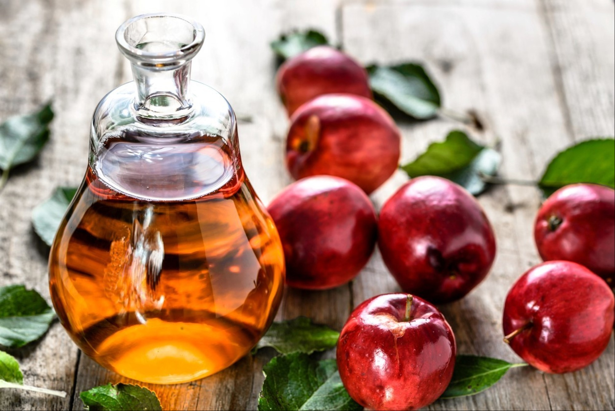 El vinagre de manzana en su versión natural es rico en probióticos y proteínas.