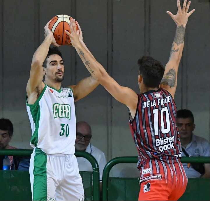 Mauro Cosolito, de Ferro, en un partido ante Quilmes.
Foto: Marcelo Figueras