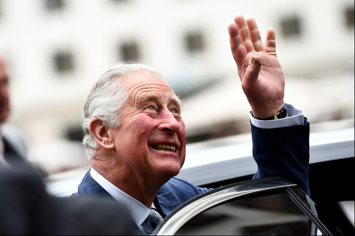 "Un hombre que nunca esperó convertirse en rey tomaría el trono", predijo Nostradamus. Esto podría significar que Harry lo suceda pronto. Foto: EFE