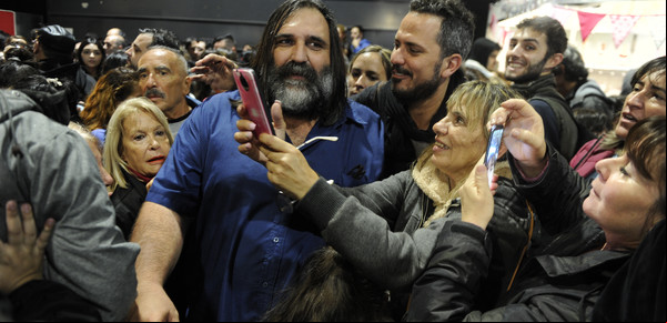 Para Roberto Baradel, el libro de Cristina Kirchner "podría ser material para las escuelas"