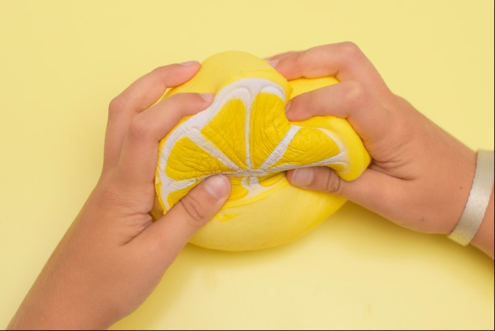 Las pelotitas anti estrés son otra alternativa para calmar la ansiedad. Foto: Shutterstock.