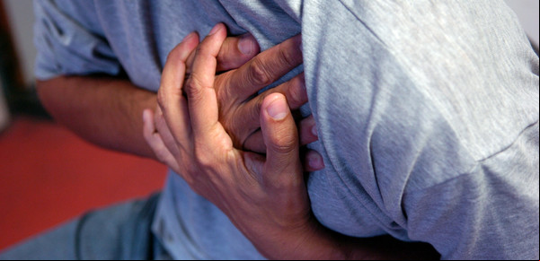 Dolor de pecho: no siempre es un infarto, pero advierten que igual podría ser grave
