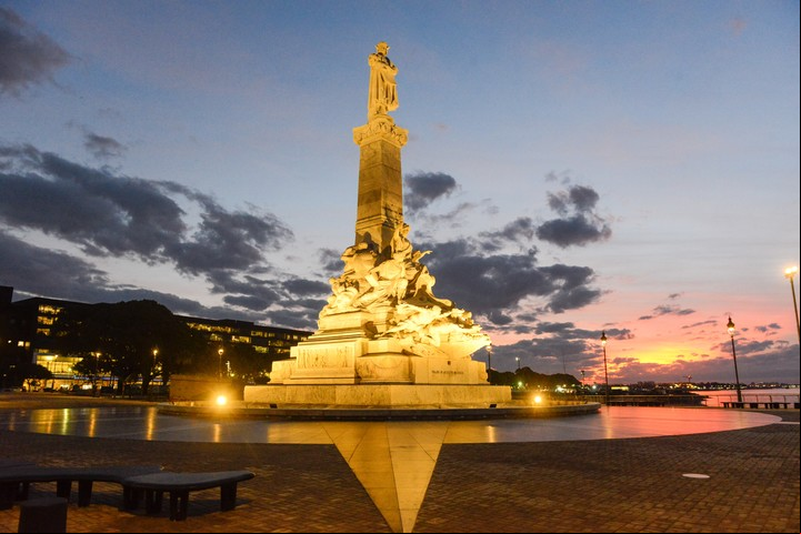 El imponente monumento a Colón, frente al Aeroparque Jorge Newbery, en Costanera Norte./ Foto: Rafael Mario Quinteros.