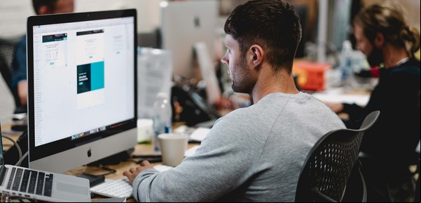 Economía del conocimiento: los pedidos al Gobierno para evitar que se fuguen US$ 2.000 millones por los freelancers “blue”