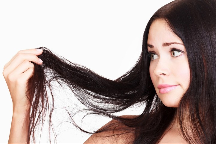 El bicarbonato de sodio suele usarse para cuidar el cabello.