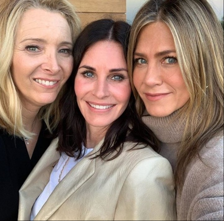 El reencuentro de las actrices de "Friends". Jennifer Aniston y Lisa Kudrow visitaron a Courteney Cox por su 55 cumpleaños