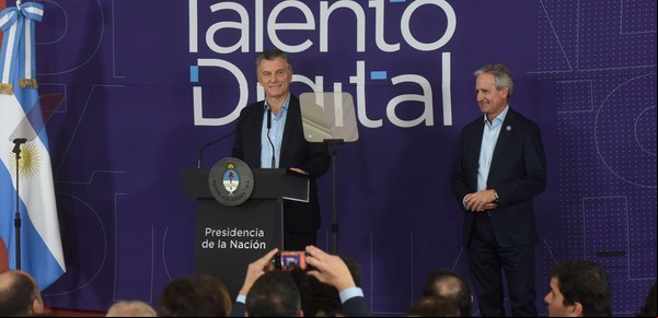 Entregan 10.000 becas de formación para conseguir un primer empleo digital