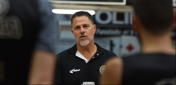 El entrenador que se enteró por las redes que no le renovarían