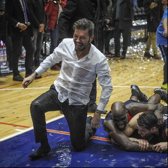 Marcelo Tinelli festejó con una curiosa confesión: "No tengo idea cómo jugamos; vi medio partido"