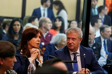 Un abogado de Cristina Kirchner aseguró que Alberto Fernández declararía "muy gustoso" en el juicio por Vialidad