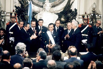 30 años de la llegada de Carlos Menem al poder: así lo contó Clarín