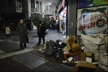 La peatonal Lavalle, la ex calle de los cines que se apaga cuando se hace de noche