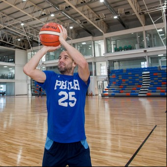 Rodrigo Palacio dejó el fútbol y ya juega a otro deporte en Italia