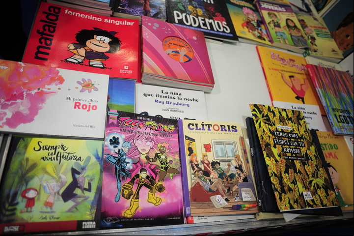 Diversidad de género, temas delicados, libros de manga o contra los estereotipos femeninos y masculinos. / G. Adrasti