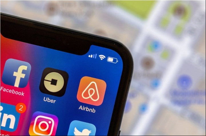 Hoy buena parte de los alquileres temporarios se ofrecen mediante apps como Airbnb. Foto: Archivo.