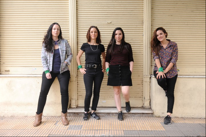 Grupo Piel de Lava. Foto/ Martín Bonetto.
Observaciones FOTOGRAFÍA:
Asignados: Bonetto, Martin ciudad de buenos aires entrevista a grupo de teatro piel de lava teatro actrices