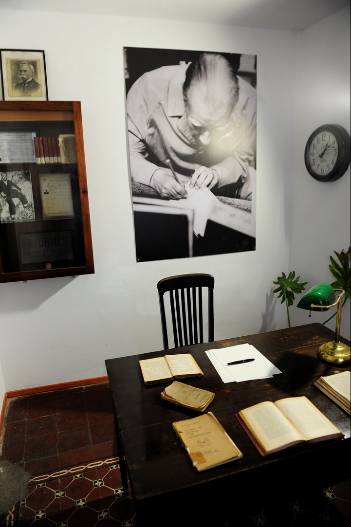 La Biblioteca Municipal Miguel Cané tiene un espacio dedicado a Borges. Foto Luciano Thieberger