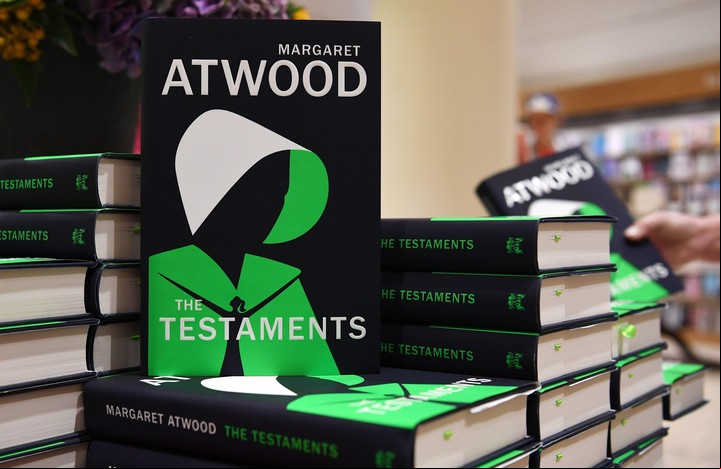 Los testamentos, de Margaret Atwood
Trad. Eugenia Vázquez Nacarino
Salamandra; 512 págs.; $ 985