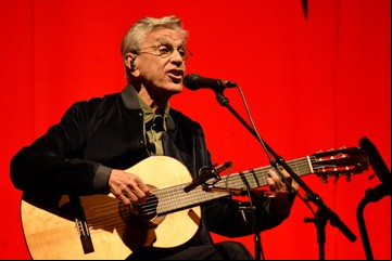 "Verdad tropical", el cerebro mágico de Caetano Veloso.