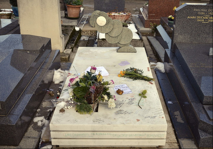 La tumba de Julio Cortázar en el cementerio de Montparnasse. Foto cedida por www.rutascervantes.es a EFE