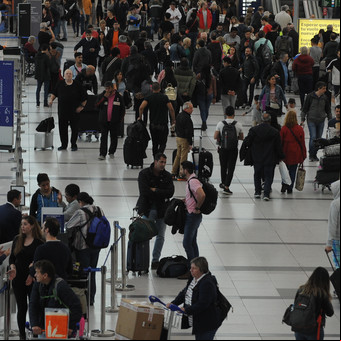 Qué pasa con el 30% de recargo si los viajes y las compras en el exterior se hacen antes que el impuesto se convierta en ley