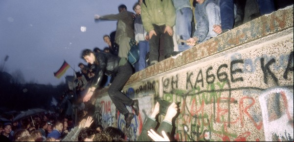 Murió el periodista Riccardo Ehrman, conocido como "el hombre que derribó el Muro de Berlín"