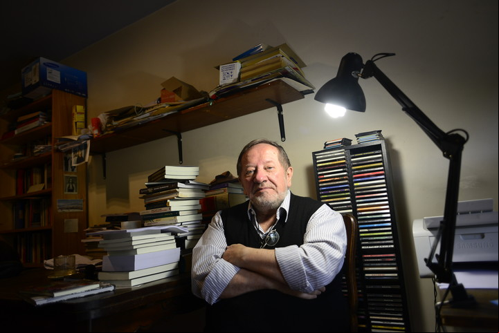 "No me pidan que baile: soy periodista" es la frase que abre el último cuento del nuevo libro de Elvio E. Gandolfo. "La tuve en la cabeza como 10 años", contó el autor. Foto: David Fernández.