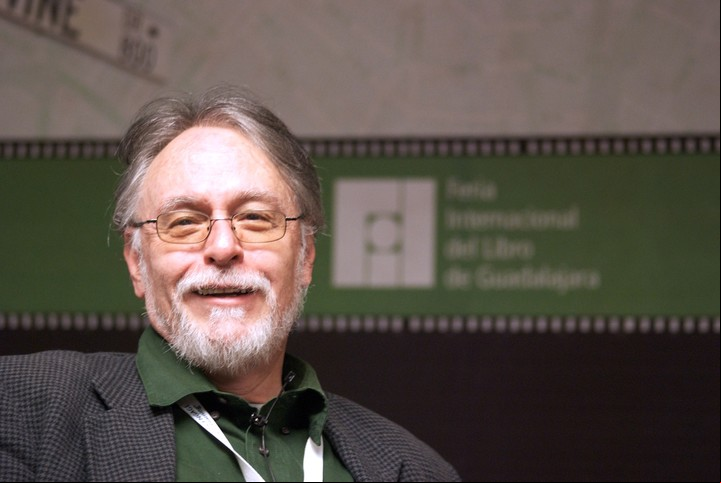 El poeta mexicano David Huerta, ganador del Premio Fil de Literatura en Lenguas Romances 2019.