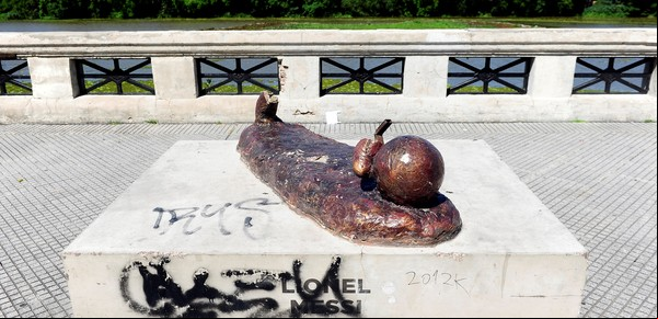 Entre el amor y el odio: las estatuas de los ídolos y personajes populares son las más vandalizadas