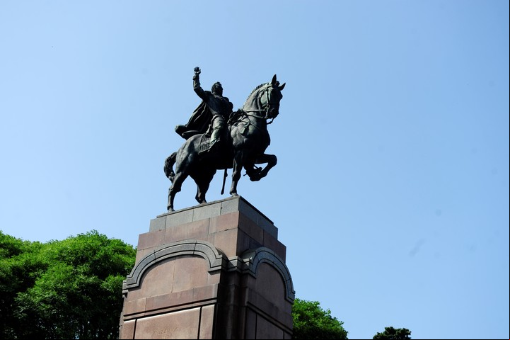 Monumento a Carlos María de Alvear en CABA. Foto: Luciano Thieberger.
