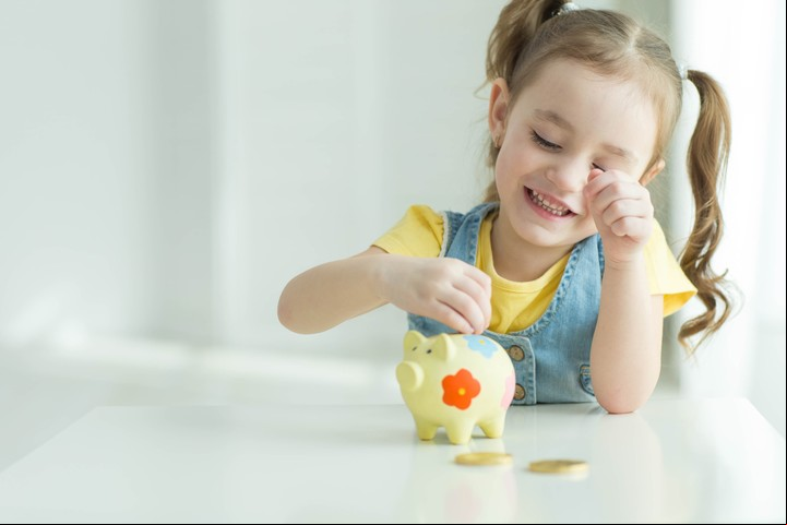 La clave para que los chicos aprendan a istrar el dinero es que sea parte de la conversación diaria en la familia. Foto: Shutterstock.