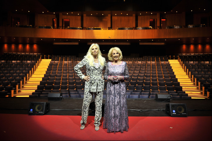 Este verano, Susana Gimenez y Mirtha Legrand participaron de un evento en Mardel. Foto: Maxi Failla.