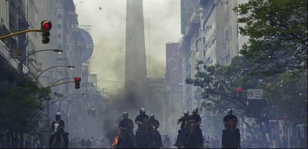 "El corralito fue inspirador": ¿qué hace una madrileña de 37 años contando la historia argentina reciente?