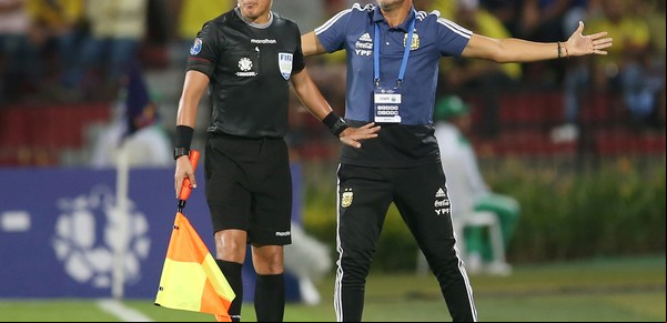Fernando Batista desestimó su supuesta salida de las selecciones juveniles y no se ilusiona con tener a Lionel Messi en Tokio 2020