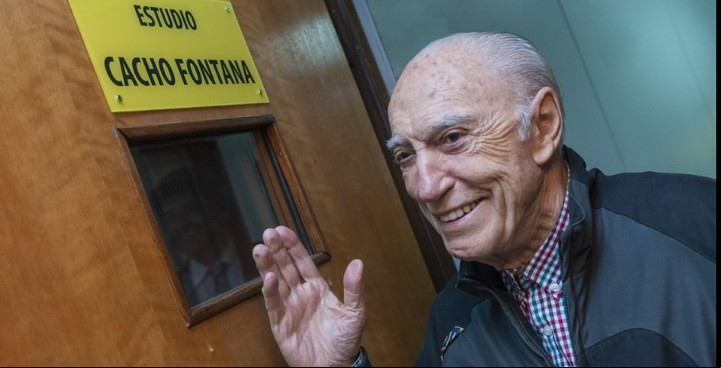 Cacho Fontana en Radio Rivadavia, en el estudio que lleva su nombre.