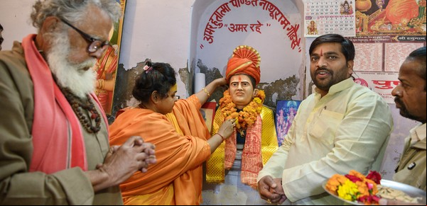 En India, los nacionalistas veneran al asesino de Gandhi