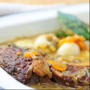Colita braseada con ñoquis en su salsa