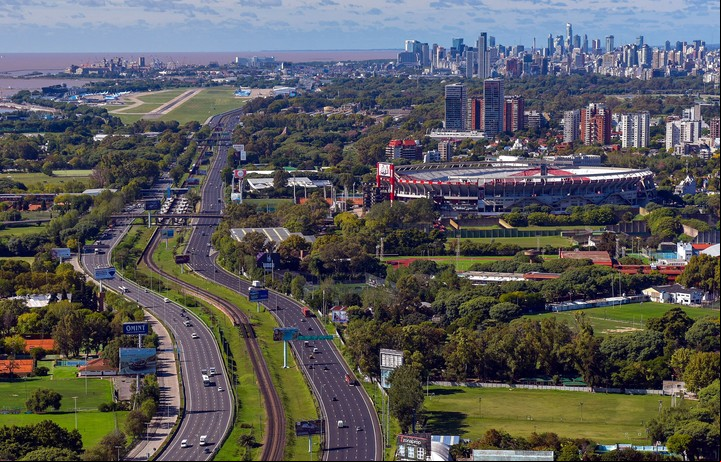 La Ciudad de Buenos Aires está lejos de resolver su relación con el río. Foto Mario Rafael Quinteros