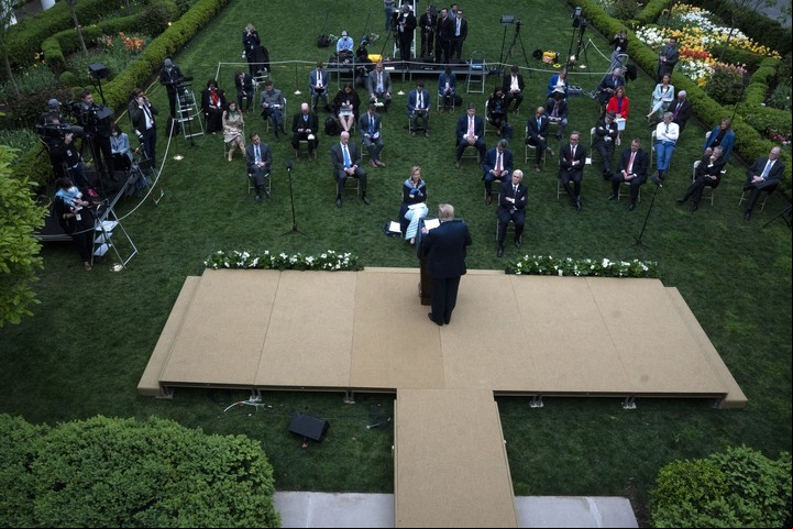 El Presidente de los Estados Unidos Donald Trump habla durante una conferencia de prensa en el Jardín de Rosas de la Casa Blanca en Washington D.C., EE.UU. el martes 14 de abril de 2020. /  Stefani Reynolds/CNP/Bloomberg