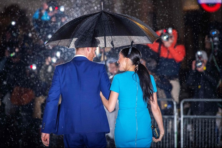 El libro revela los detalles de la decisión drástica que tomó la pareja: dejar el Reino Unido. (AFP)