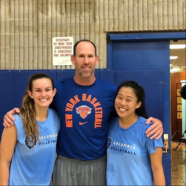 Jud Buechler, de visita en el club Wave, donde solía trabajar. (Foto: Wave Volleyball Club)