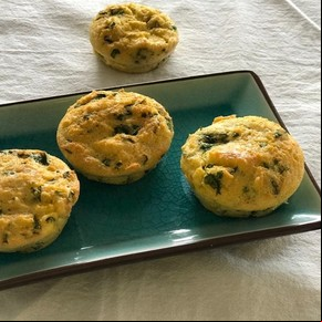 Mini budines de polenta y vegetales