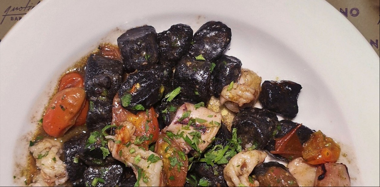 Receta de Ñoquis negros con frutos de mar